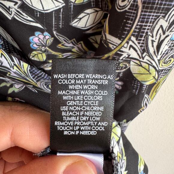 Torrid Harper Georgette Ruched Top Blouse Black Floral Short Sleeve Sz 3X - Picture 9 of 10